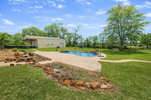 318 Sunrise Blvd, Angleton, TX 77515 - Photo 5