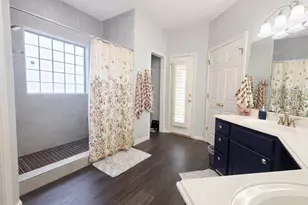 318 Sunrise Blvd, Angleton, TX 77515 - Photo 17