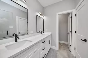 2202 Carr St, Houston, TX 77026 - Photo 9