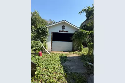 508 W Republic Avenue, Baytown, TX 77520 - Photo 9