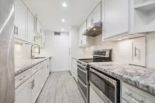 7575 Katy Fwy, Houston, TX 77024 - Photo 11