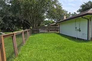 3434 Streamside Ln, Sugar Land, TX 77479 - Photo 5