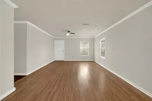 6819 Crestmont St, Houston, TX 77033 - Photo 7