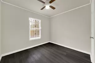 6819 Crestmont St, Houston, TX 77033 - Photo 11