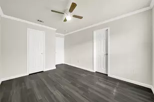 6819 Crestmont St, Houston, TX 77033 - Photo 15