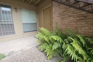 700 Thicket Ln, Houston, TX 77079 - Photo 9