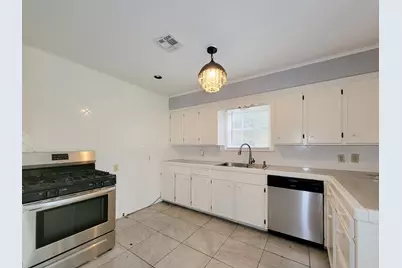 1110 Woods Drive, Liberty, TX 77575 - Photo 11