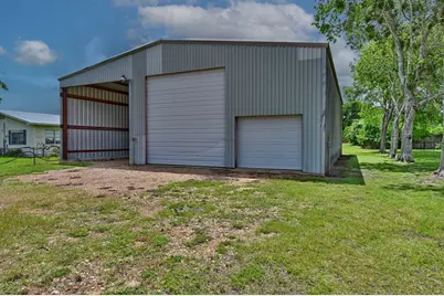 435 Cedar Street, New Ulm, TX 78950 - Photo 11