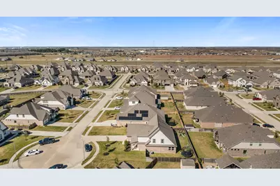 13510 Fallbrook Circle, Mont Belvieu, TX 77535 - Photo 33