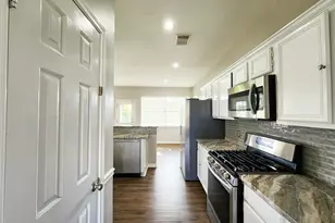 2412 N Mission Cir, Friendswood, TX 77546 - Photo 7