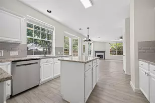 11 Ginger Bay Pl, The Woodlands, TX 77382 - Photo 13