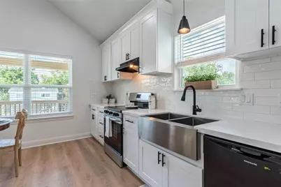 4213 Houx Street, Bacliff, TX 77518 - Photo 9