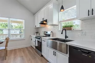 4213 Houx St, Bacliff, TX 77518 - Photo 9