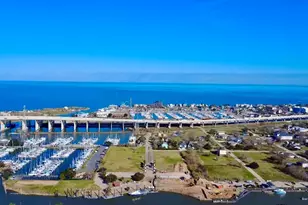 529 E Shore Dr, Kemah, TX 77565 - Photo 5