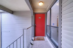 2025 Augusta Dr, Houston, TX 77057 - Photo 9