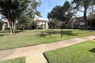 800 Country Pl Dr, Houston, TX 77079 - Photo 23