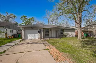 3730 Darlinghurst Dr, Houston, TX 77045 - Photo 3
