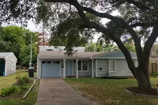 122 Albacore Ave, Galveston, TX 77550 - Photo 1