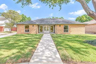 8002 Candle Ln, Houston, TX 77071 - Photo 3