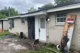 5118 Mallow St, Houston, TX 77033 - Photo 7