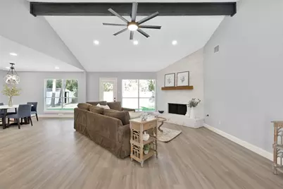 146 W Woodstock Circle Drive, The Woodlands, TX 77381 - Photo 3