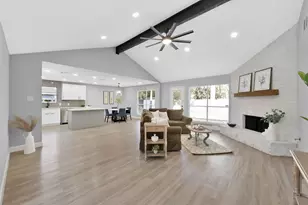 146 W Woodstock Cir Dr, The Woodlands, TX 77381 - Photo 3