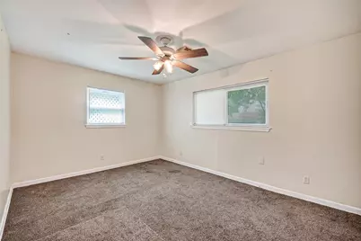 802 W Sterling Street, Baytown, TX 77520 - Photo 13