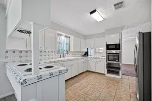 802 W Sterling St, Baytown, TX 77520 - Photo 7