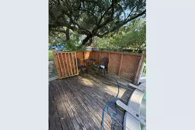 307 E Oak Avenue, Winnie, TX 77665 - Photo 17