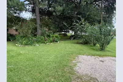 307 E Oak Avenue, Winnie, TX 77665 - Photo 21