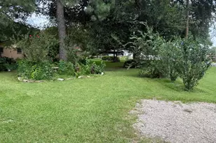 307 E Oak Ave, Winnie, TX 77665 - Photo 21
