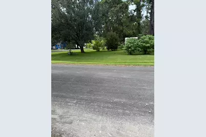 307 E Oak Avenue, Winnie, TX 77665 - Photo 23
