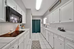 1728 E Lake Dr, Huntsville, TX 77340 - Photo 11
