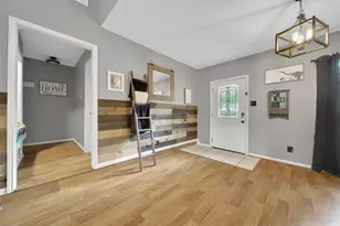 1728 E Lake Dr, Huntsville, TX 77340 - Photo 5