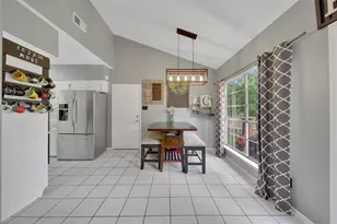 1728 E Lake Dr, Huntsville, TX 77340 - Photo 9