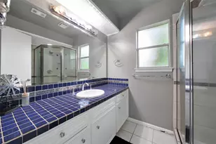 1728 E Lake Dr, Huntsville, TX 77340 - Photo 17