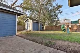 518 Tall Timber Dr, West Columbia, TX 77486 - Photo 7