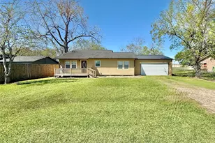 124 Bennett St, West Columbia, TX 77486 - Photo 3