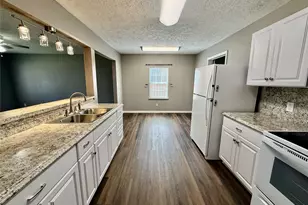 124 Bennett St, West Columbia, TX 77486 - Photo 17