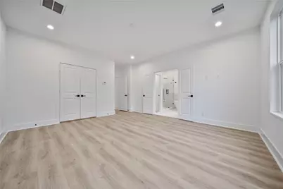 7705 Inwood Grove Lane, Houston, TX 77088 - Photo 13