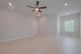 8933 Grovner Pl, Houston, TX 77055 - Photo 21