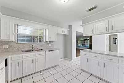 18 Panorama Drive, Conroe, TX 77304 - Photo 9