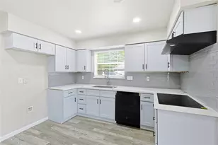 16438 Glenshannon Dr, Houston, TX 77059 - Photo 13