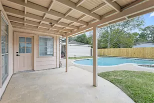 16438 Glenshannon Dr, Houston, TX 77059 - Photo 31