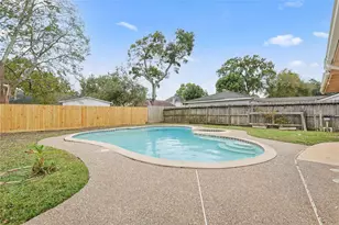 16438 Glenshannon Dr, Houston, TX 77059 - Photo 33