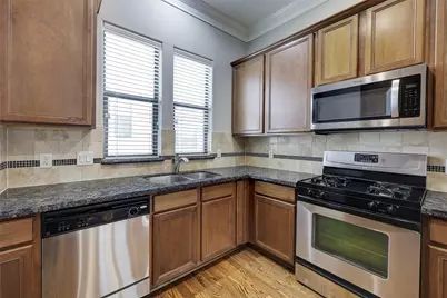 3245 Maxroy Street, Houston, TX 77008 - Photo 11