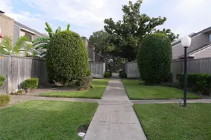 13840 Hollowgreen Dr, Houston, TX 77082 - Photo 3