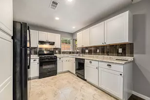 1026 Lobitt St, Alvin, TX 77511 - Photo 11