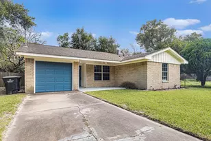 1026 Lobitt St, Alvin, TX 77511 - Photo 3