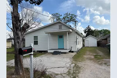 9210 E Avenue O, Houston, TX 77012 - Photo 1